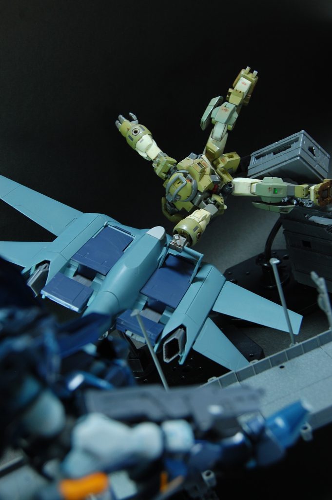 着陸失敗 戦争シェアリングをしている世界なのでお互いベネリットグループの製品も使っています。