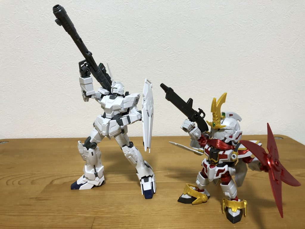 ユニコーンガンダムと一緒に。ポーズも揃えてみました。