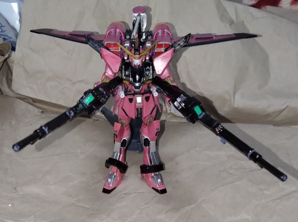 ここまで武装を紹介しましたが、このスペランツァジャスティスは『フリーダム』の要素も加えており、一斉射撃によるフルバーストが可能。一度に14門の射撃が可能(リフターの裏にあるドラグーンを除いて)。