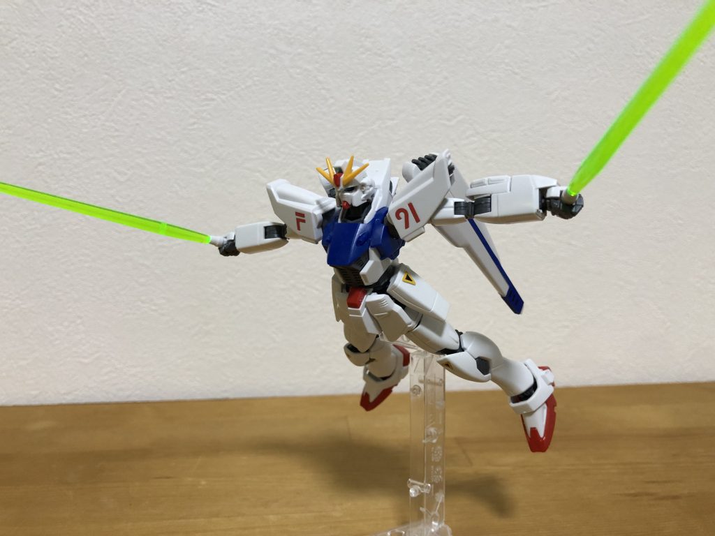 F91の戦闘といえばビームサーベルをぶん回してバグを掃討するシーンが印象的でした。