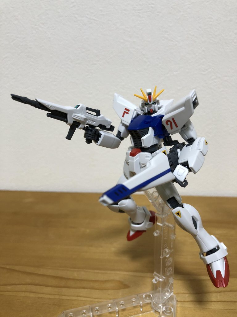 自分はこの作品が作られた当時を知らない人間ですが、アナザーガンダムも存在しなかった時代にこのデザインがガンダムが出てきたインパクトは相当大きかったのではないでしょうか。