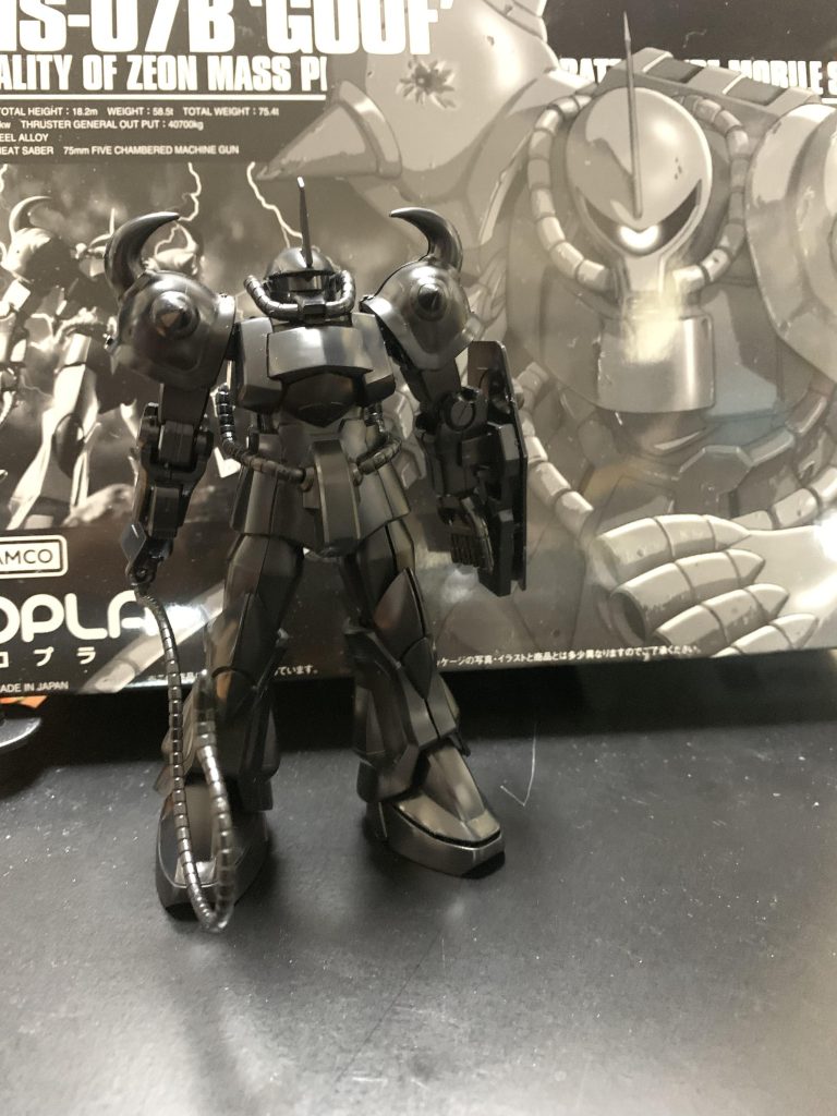 素組み状態。エコプラなので真っ黒です。