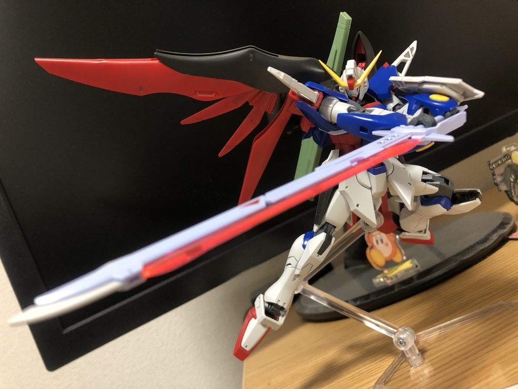 アロンダイトを持たせて。ちょっと無理矢理ですが、両手で横に構えてみても良い感じ。