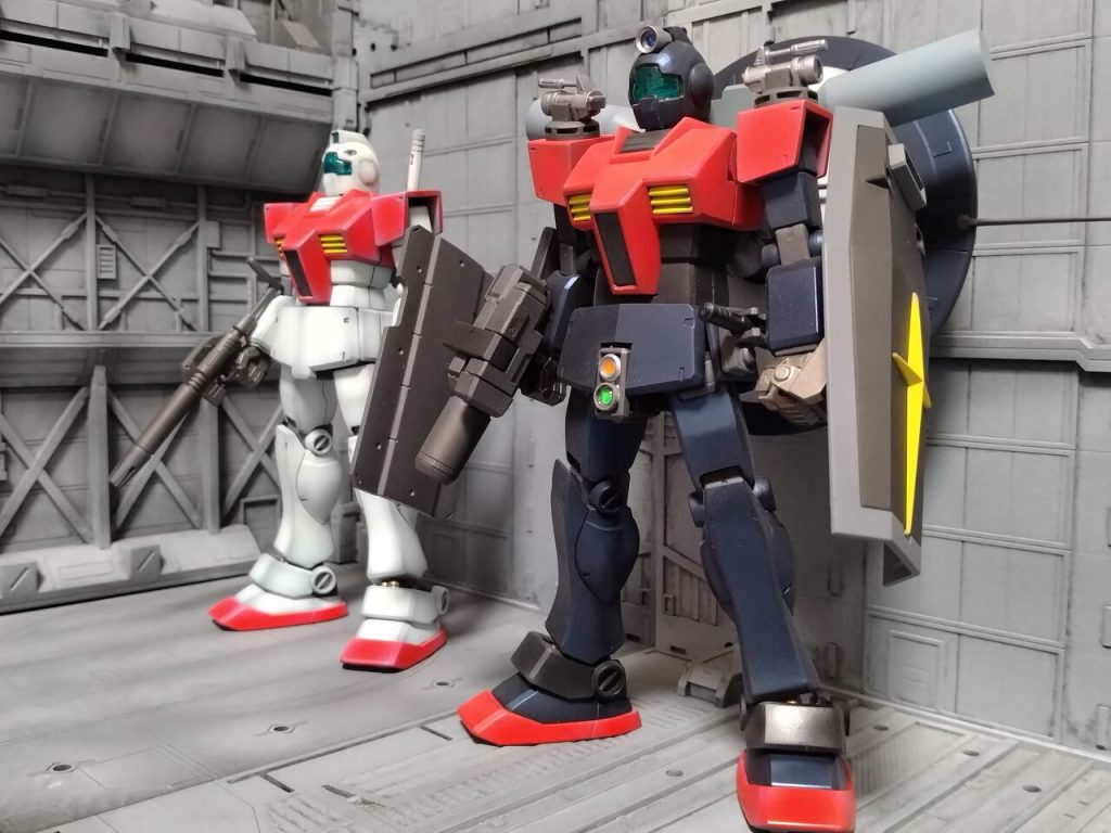 同時期に作ったジムさんと格納庫で一緒♪