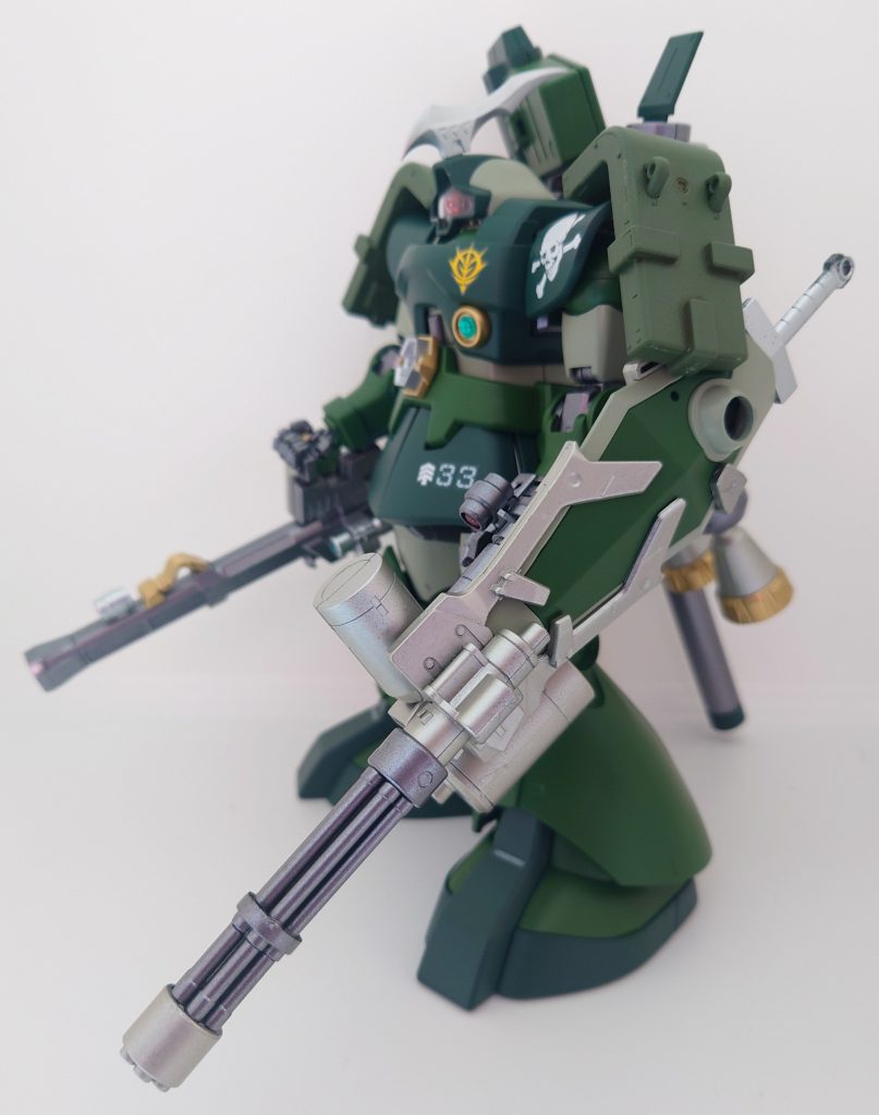 左腕にはグフカスタムのガトリングシールドを装備させました。