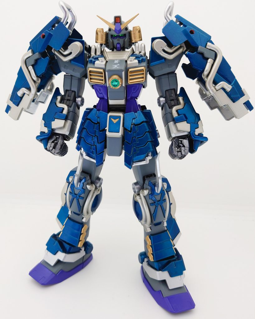 続いて武者頑駄無形態(正面)鎧を青色のキャンディ塗装で仕上げてみました。