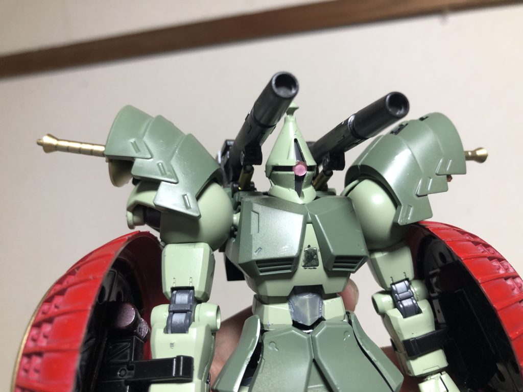 デカールとウェザリング前ウェザリングはMr.ウェザリングカラーをベタ〜としてクシャクシャにしたティシュでワシャ〜って感じ