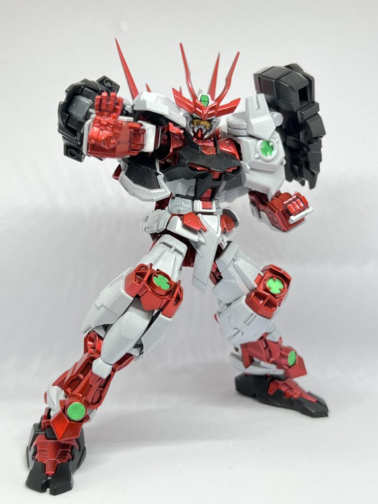 粒子発勁！やっぱりこれがないとね！ということでキットの平手をポリパテで複製し、切り貼りして調整して作成。