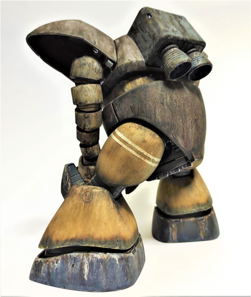 ワンポイントに左脚に識別体を入れてみました　モビルスーツは識別体を入れると映える事が多いのでお勧めです