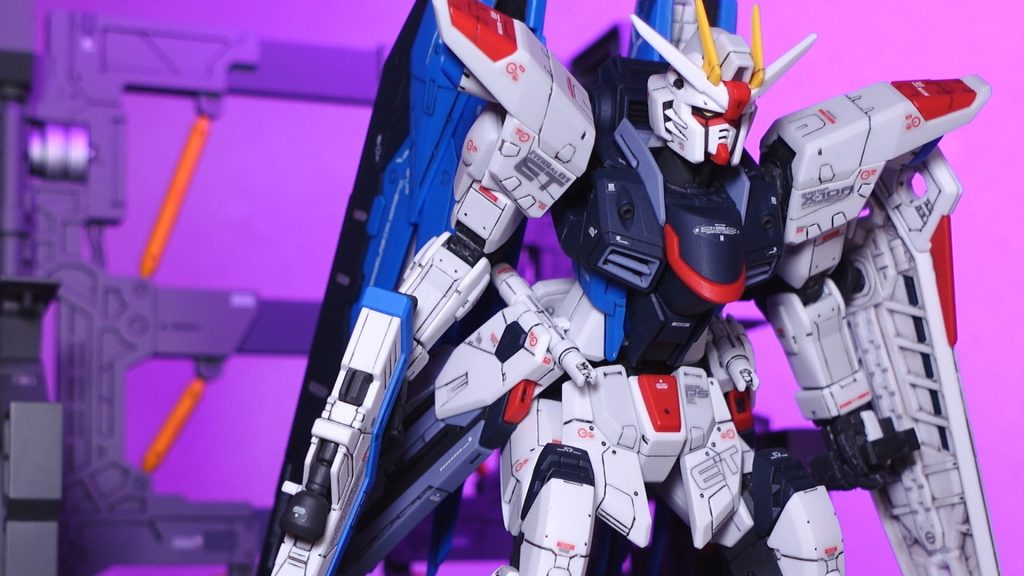 最後は自作の電動カタパルトで発進シーンも何となく再現しています。