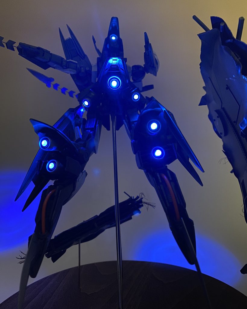 配線ルートの確保と電池の収納が一番悩みました何とか完成する事が出来て良かったです