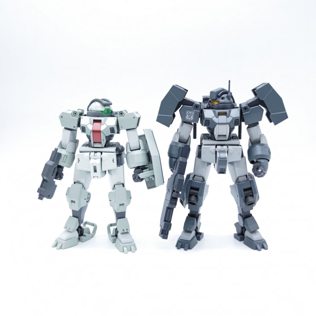 デミトレーナーとの比較足首にスペーサーとなるパーツが増えているため、全高が高くなっています。