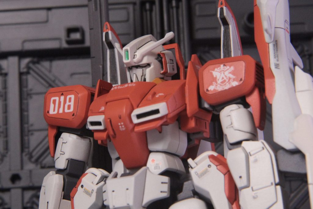 煽りショットやっぱ煽りはカッコイイ笑ツインアイはあえて無塗装正直言って何色が合うかわからないからです笑今後考えてから塗装しようと思います