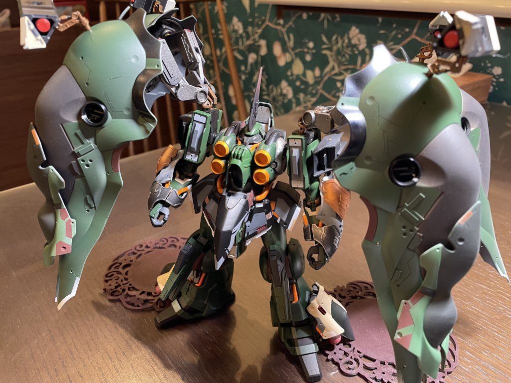 スジボリしたり、ディテールアップを思案中いろいろ迷走して、ここでかなり停滞してしまったけど、だんだんかっこよく思えてきたのもここらへん