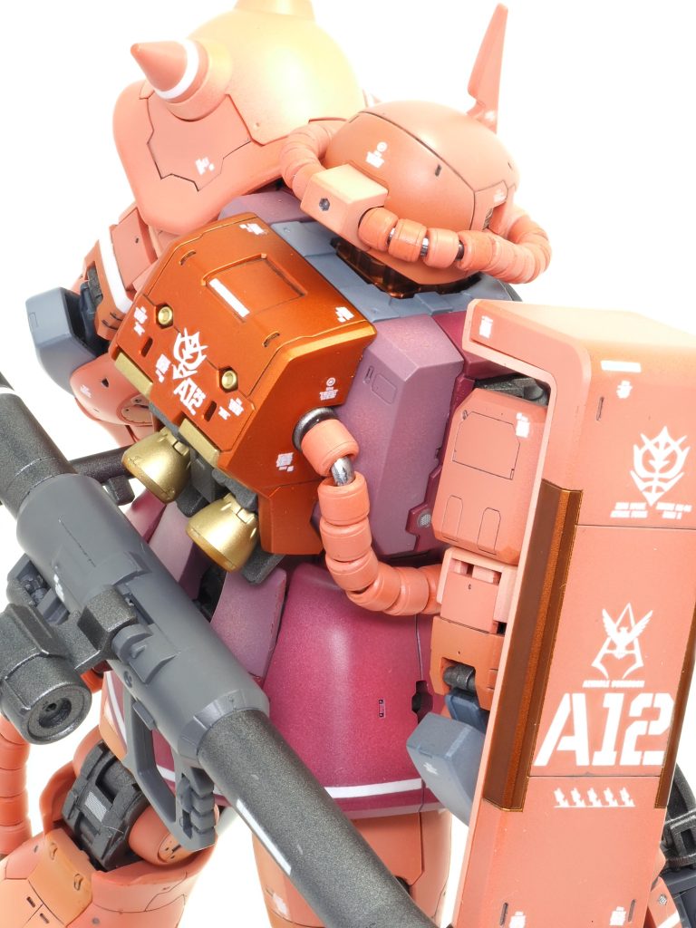 バックパックは下地 金にクリアーオレンジで塗装