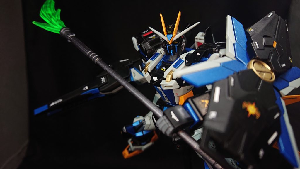 接近戦用にシェンロンから貰ってきたビームグレイブを装備しています砲撃戦メインの機体ということもあり、距離をとって戦えるように長物の武器を採用しました