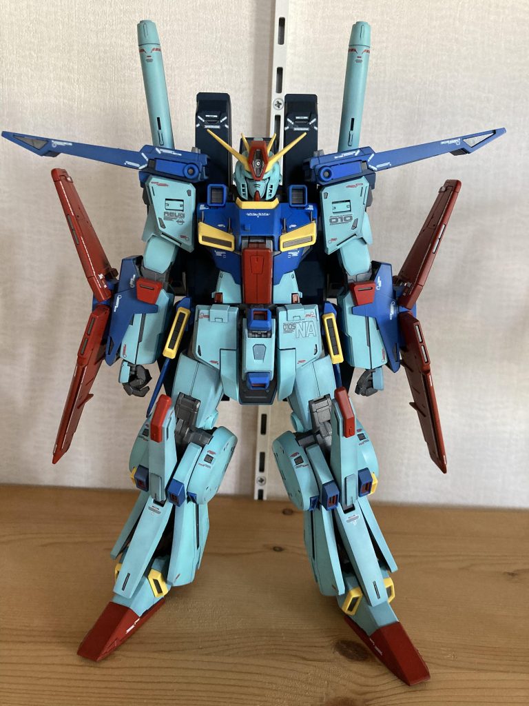 デカール無しの方がアニメっぽくていいなとも思ったのですが貼っちゃいました...付属のデカールをほぼ指示通りです。