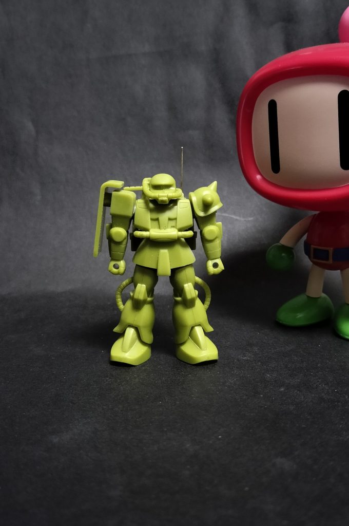 合わせ目消しをしつつ、肩の位置を上げ、太ももの位置を少し内側に移動しました。