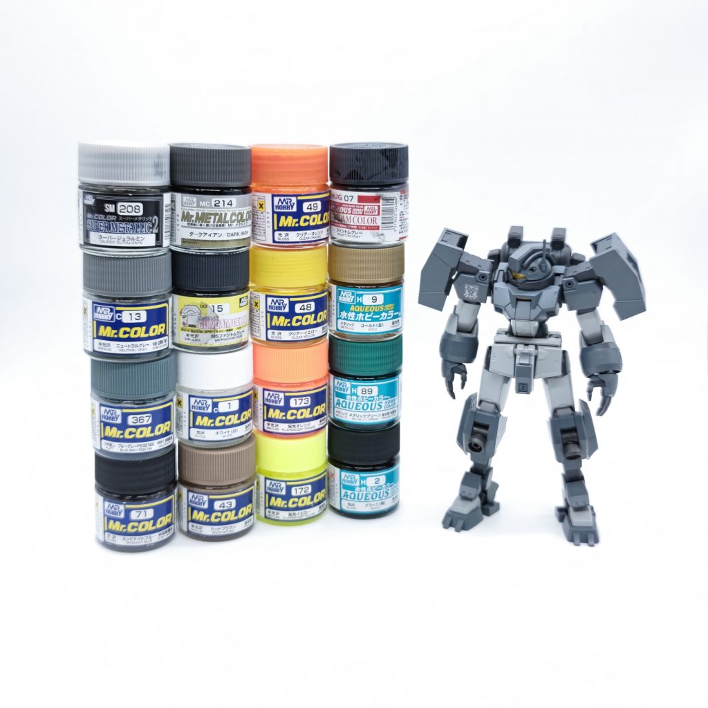 今回使用した塗料武器等のグレー部はサフにMr.マホガニーサーフェイサー→UG15MSファントムグレー(ミサイル部はライトグレー、上にHUG15でマジックリンで拭き取り)を使用しています。