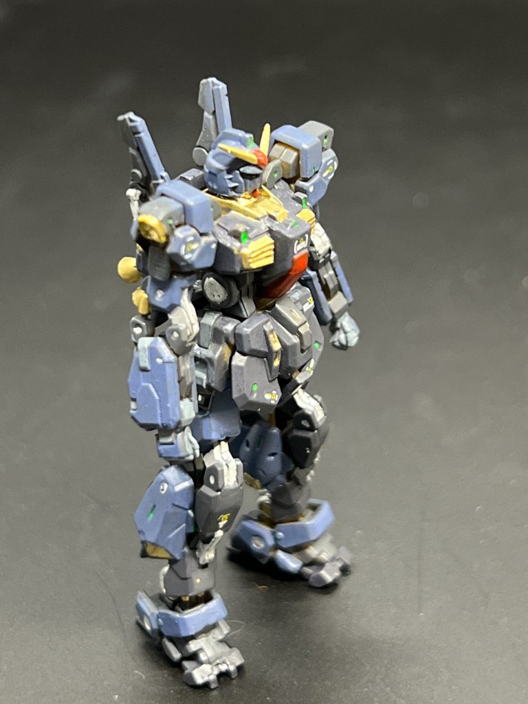 どうでしょう。筆塗りもだいぶ慣れてきました。ガンダムmk2のカラーリングはバンプレ限定版のリアルタイプティターンズカラーを参考にしてオリジナルの配色で塗ってみました。