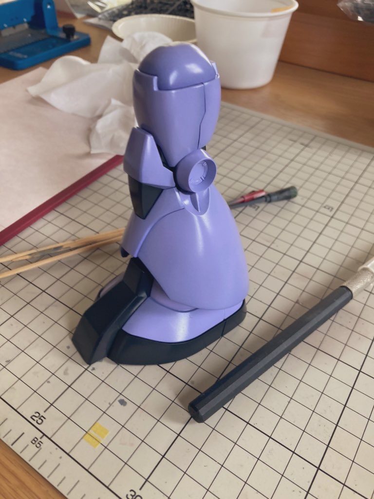 黒もコントラストは低いですが濃いグレーを吹きました。 