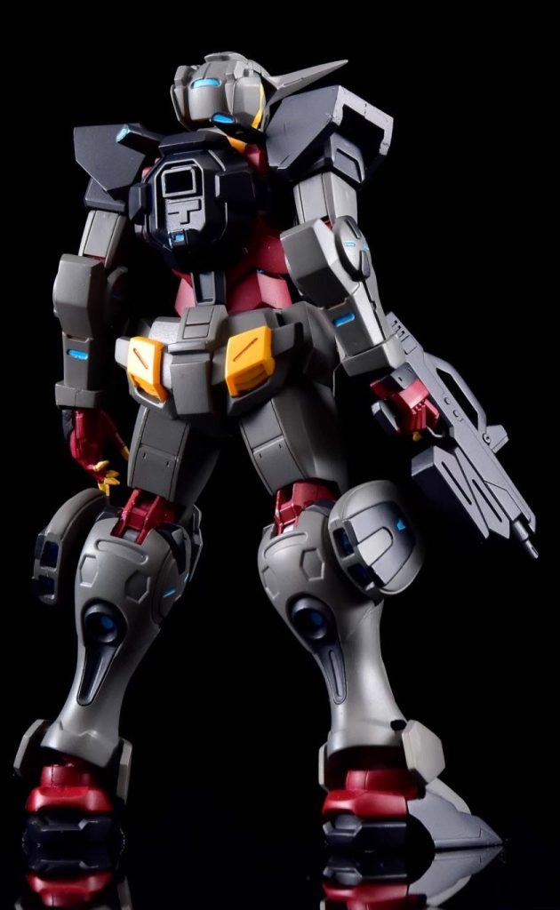 ■背面_素体何気にお気に入りの後ろ姿、フレーム色をディープローズカラーにしていますが、これも薔薇繋がりだったり...まぁ、本来のG-セルフはパックが付いたら色が変わりますがガンプラなのでそこはご愛敬。ライフルはヘイズルから流用しています。