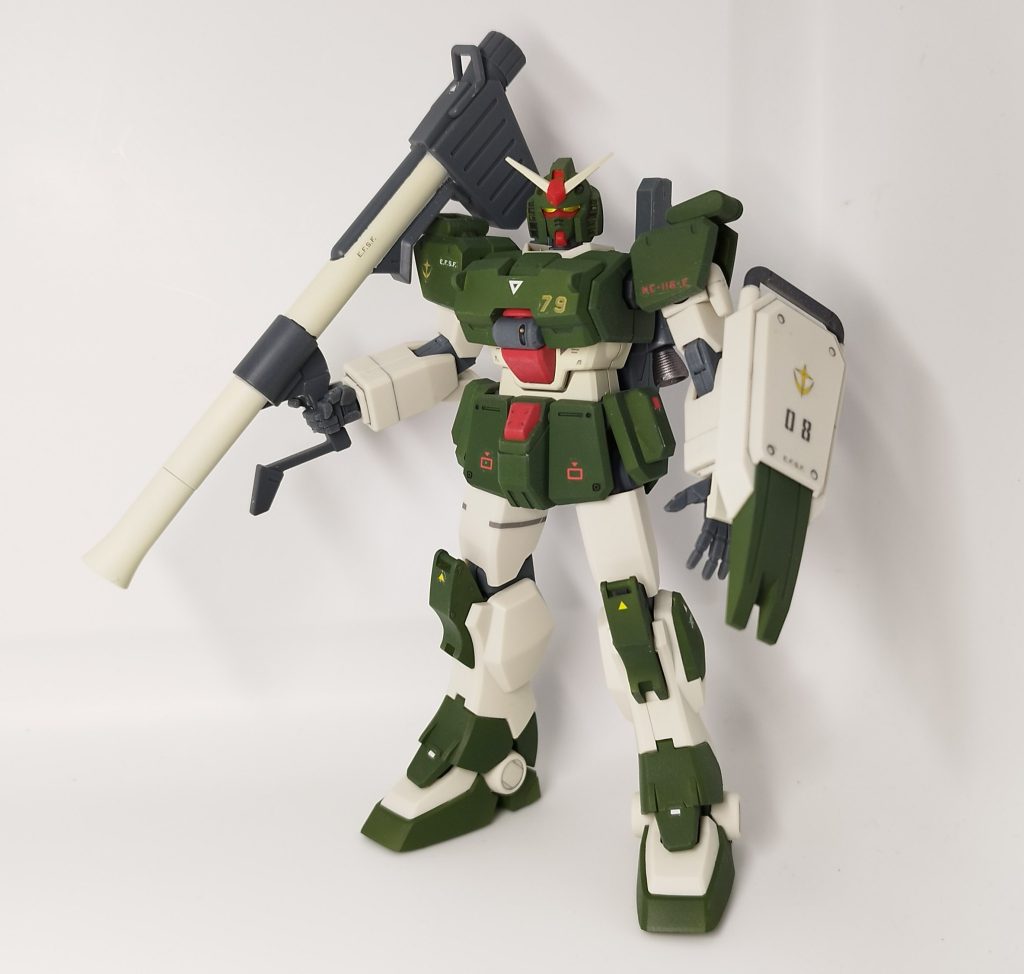 はじめは頭もREVIVEガンダムのものにしていたのですが、バランスがおかしい（頭小さい）ので、手持ちのガンダムの頭を取っ替え引っ替えして、息子の体験会ガンダムを奪いました ガンダムはいつの時代も奪われるのです