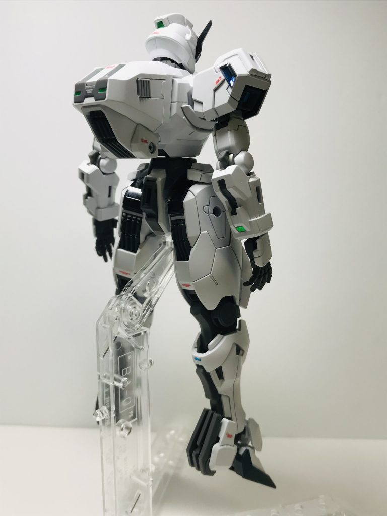 本キットより少しだけ色変えをしたりセンサー部を追加したりした程度です。