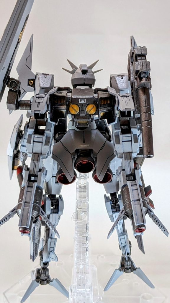 バックパックもデフォルトの『ルブリスソーン』だけでは若干寂しかったので、『30mm アルト(空中戦仕様)』をほぼそのまま使用しております。中央の本体と接続している部分のみ、前回作成させていただいた、『EG ビルドストライク』の改造に使用させていただいた、『M.S.G ヘヴィウェポンユニット06 エクシードバインダー』を使用させて頂きました。