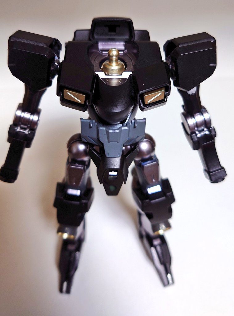 頭部パーツがヴィダールのガンダムフェイスを使用するかザウォートを使用するか迷い、AC機体っぽくなってしまったので結局手持ちにあったMSGのフェイスパーツを使用しAC6の621風味になりました