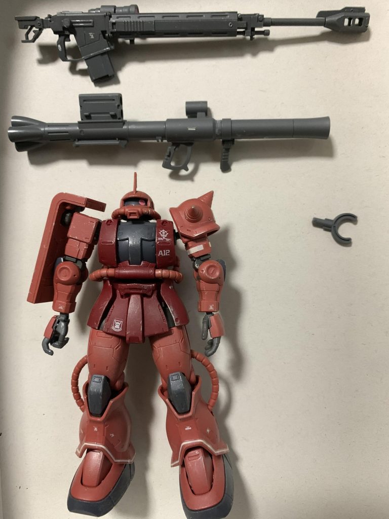 元になったのはブックオフのジャンクコーナーで見つけたオリジン版シャアザクでした。