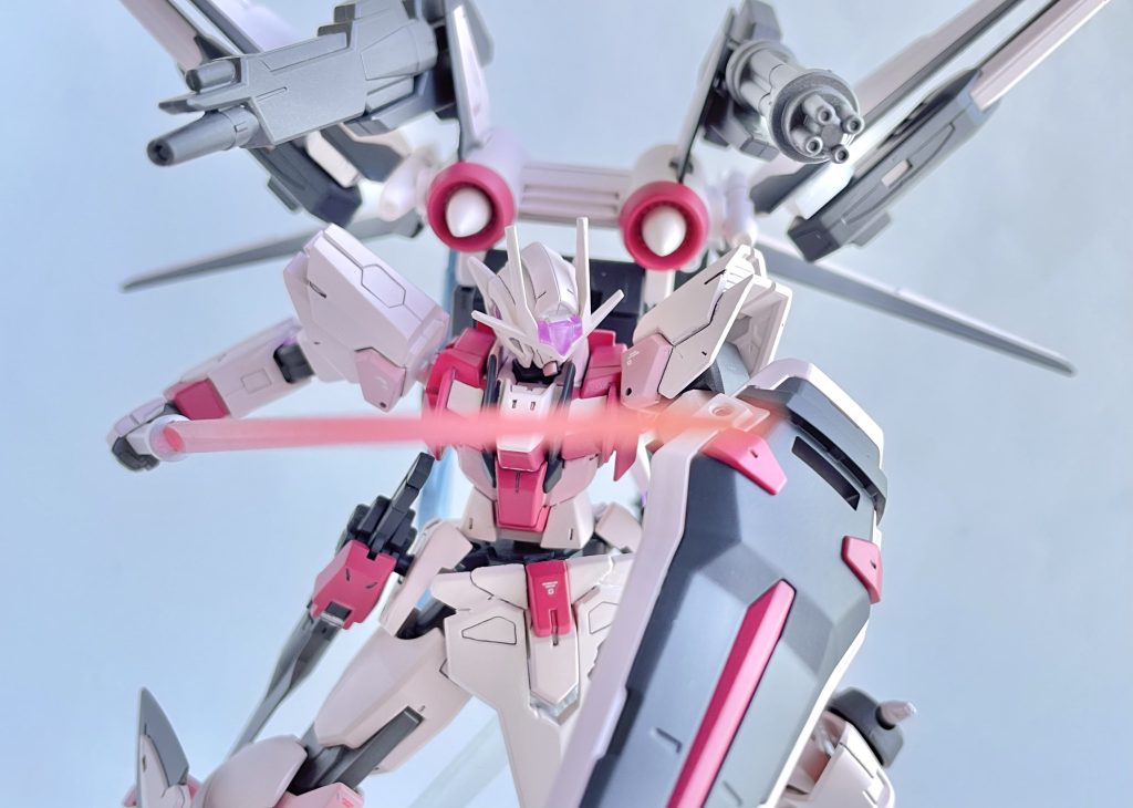 近接用に七本の剣(対艦刀、GNソードⅡ×2、小刀×2、ビームサーベル×2)