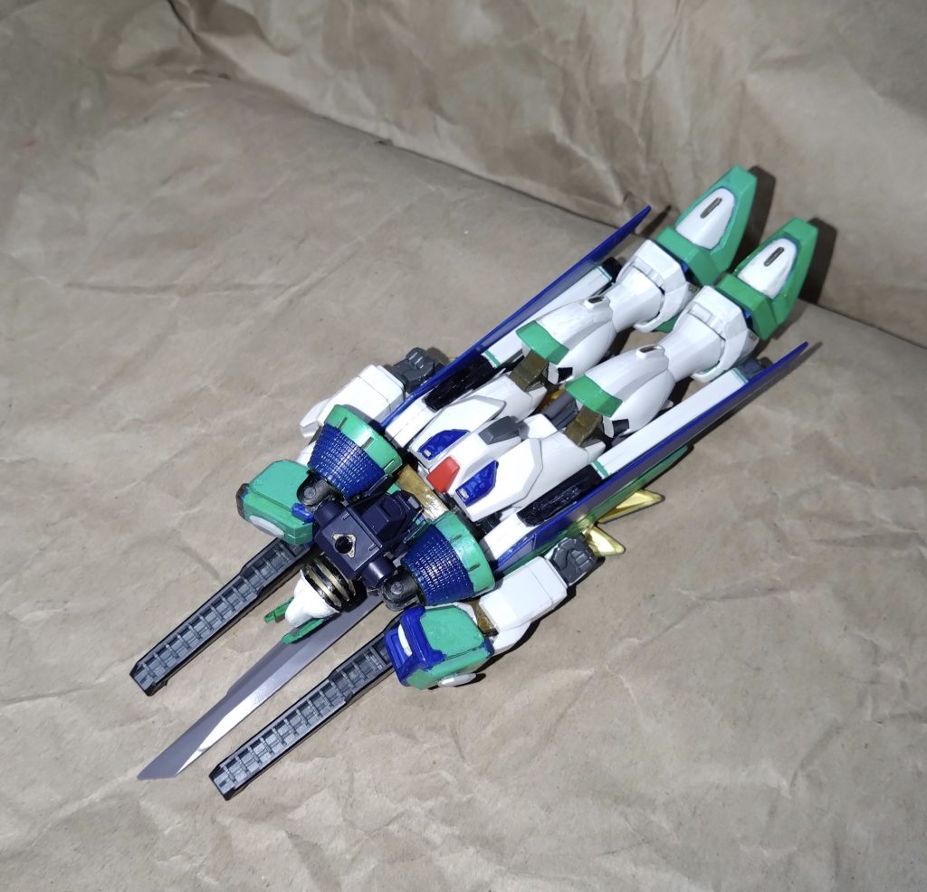 そんなファイナルラストニッパーですが、上の説明でもしましたが劇場版のフリーダムと同くMA形態に変形します。寂しい形になっちゃいました…(^^;;使用可能の武器は接近戦武装以外なら使えます。