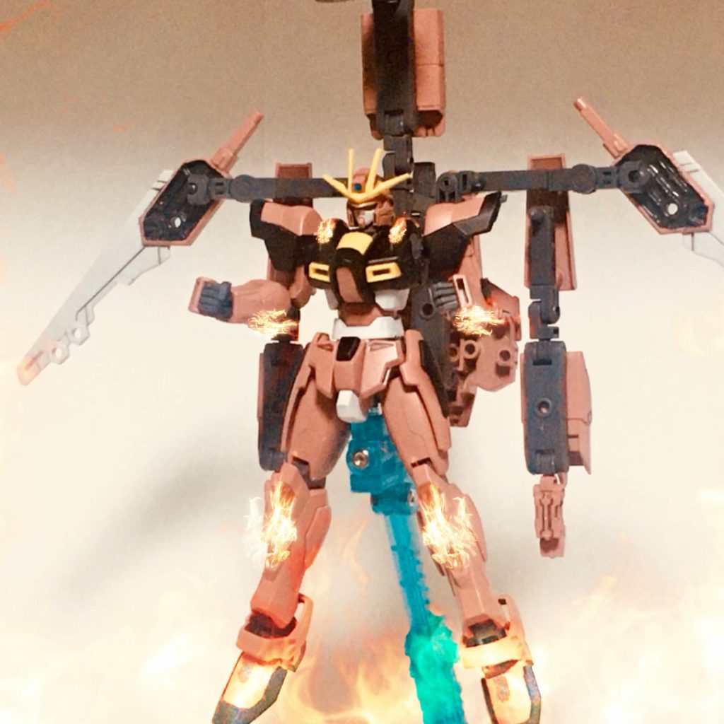 覚醒機構のバーニングディスチャージです。胴体、両腕、両脚のクリスタルコンデンサーに蓄えられた電力を熱エネルギーに変換して、強力な技を高速で次々と繰り出すための機構になります。しかし、攻撃動作の度にコンデンサーから放出する熱で機体を激しく消耗する欠点があります。