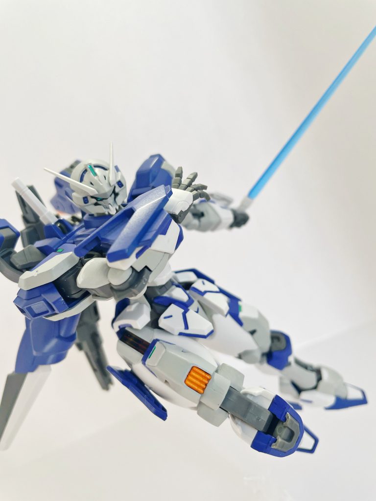 ビームサーベル フライユニットに二振りマウントされている青色のビーム刃を形成する近接戦闘用の武装。