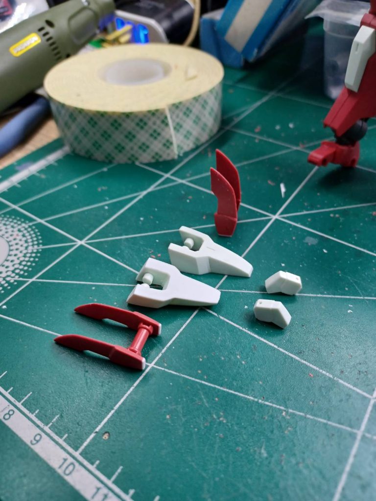 改造らしい改造は肉抜き穴を薄いプラバンでふさいで、かかとに高さ合わせの為に同じ厚さのプラバンを張った程度。(^^♪