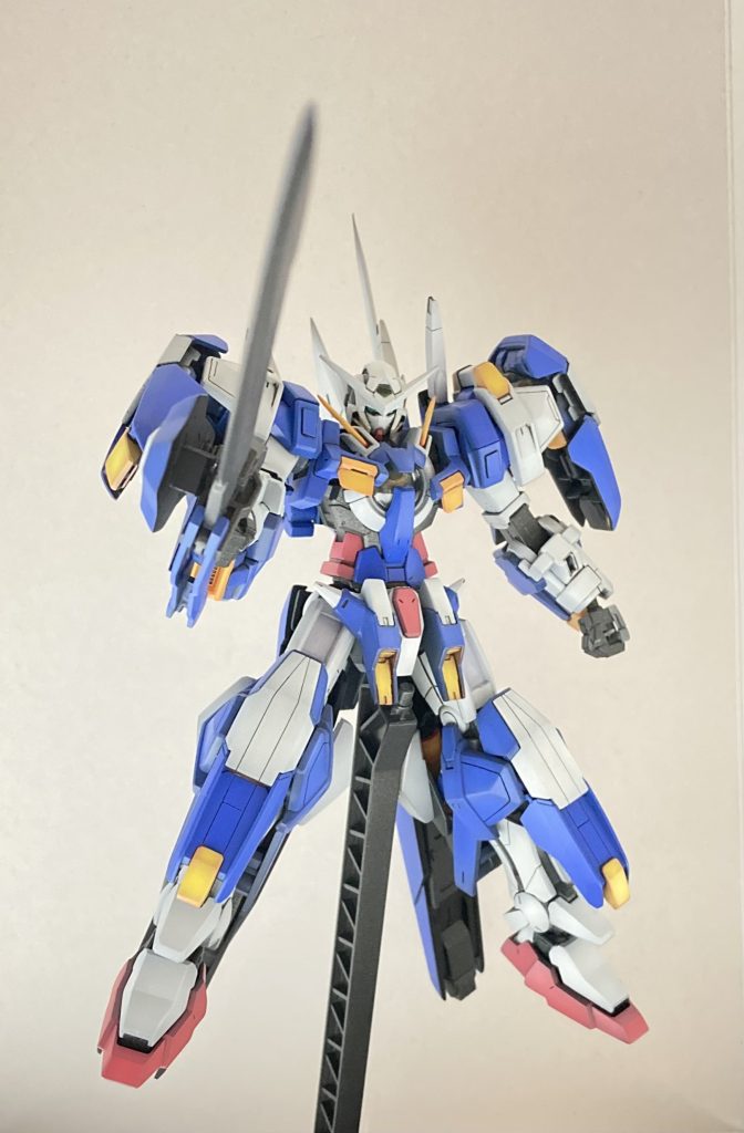 動かすと色々な部品が当たってポーズ決めるのが難しかったです…