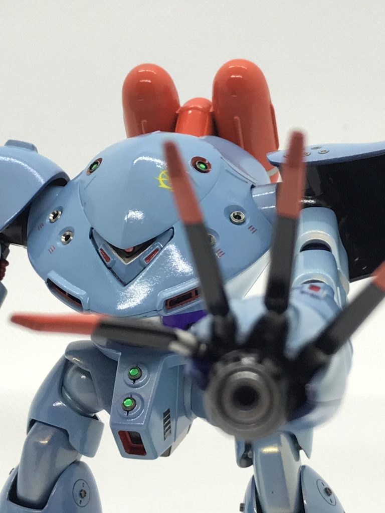 爪の間からちらり。はじめて市販のメタリックシール（緑色の部分）使ったんですけど中々綺麗ですね😌