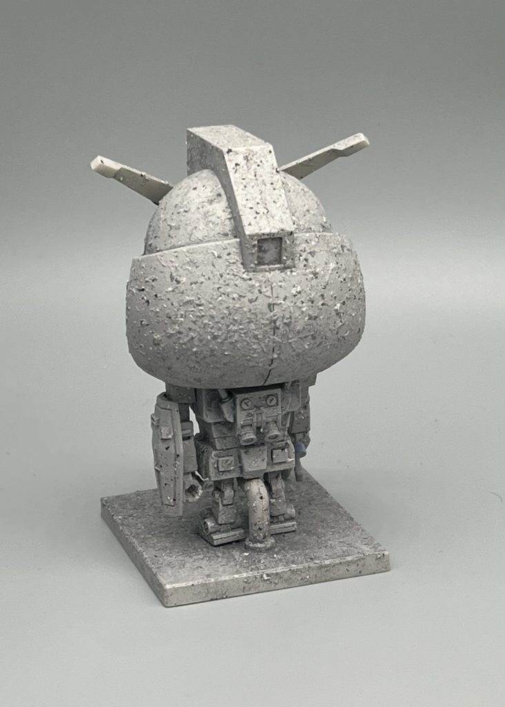 ガンプラくん石像–3枚目/制作者：立川
