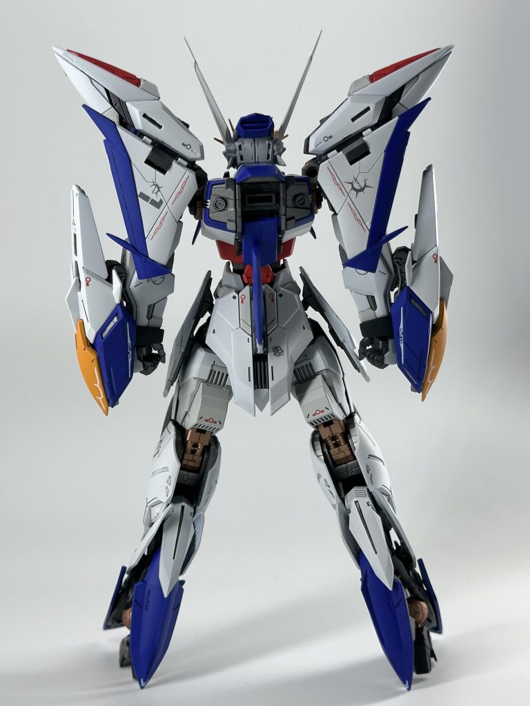 後ろからよく見るとフレームは4色で塗り分けてあります