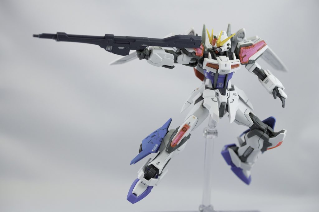 MBF-02 ストライクルージュ のデータをもとに、ストライクの強化改修機としてモルゲンレーテ社が製造した機体。正式名称は「装備換装型特殊作戦MS GAT-X105EGE STRIKE G.U.N.D.A.M. + E.G.enhanced」。E.G.とはEmpowerment Glorify（=栄誉の自信を与える）の略で、首長を引き継ぐカガリを想ってキラが名付けたとされる。「+ E.G.」はストライク本体に追加装甲を装着した状態を指し、バックパックのファトゥムXXを装備した状態をストライク + E.G.enhancedと呼ぶ。