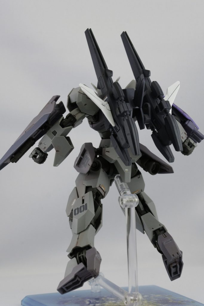 高い機動性を駆使して、有人機には不可能なトリッキーな戦闘を行う。