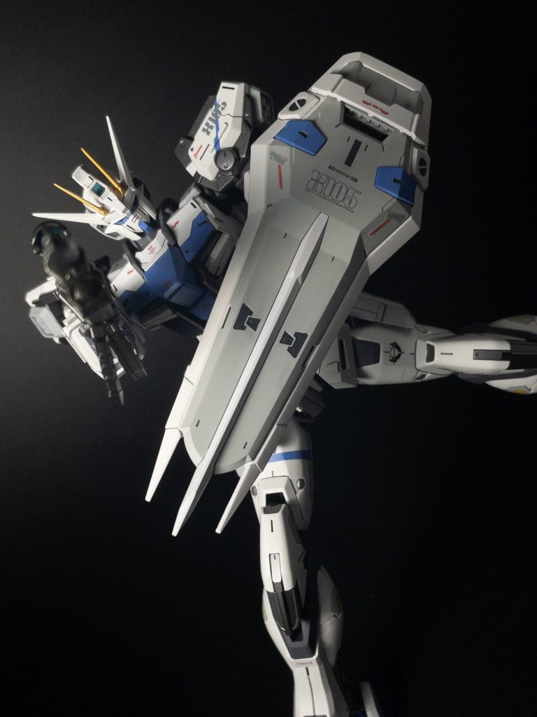 関節はメカサフスーパーヘヴィとガイアフレームメタリック1で使い分けています。腕部関節のゴールドのみシタデルカラーで筆塗りしています。