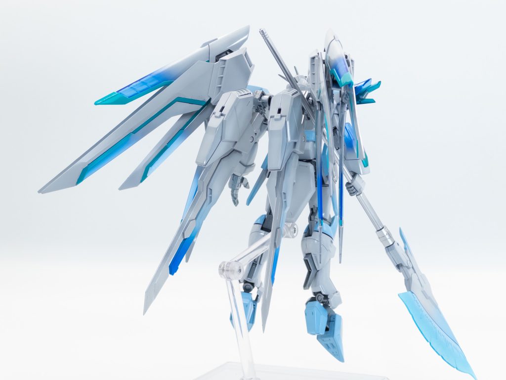 バックパックは変形時の機首をオミットし、シュバルツリッターのソードをスタビライザーとして取付。