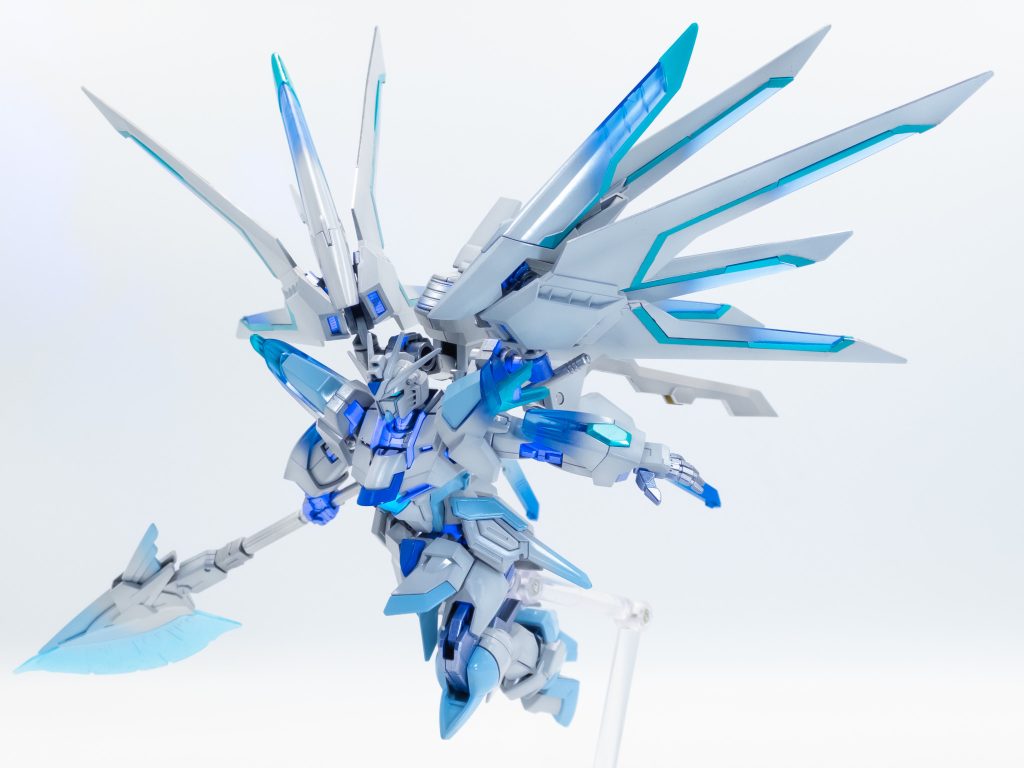 ウイングはバラエーナをメインスラスターに置き換え、軸をボールジョイントに置き換えてハの字に展開できるようにしました。