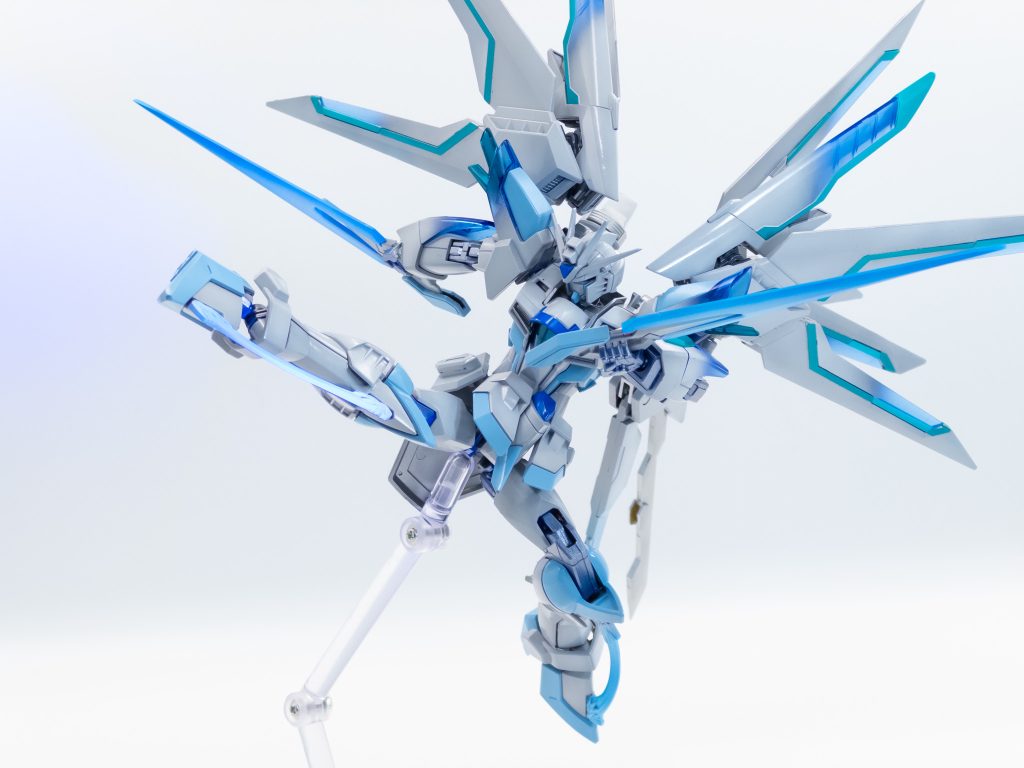 イモータルジャスティスのビームブーメランと脚部ビームブレイドも使用可能。