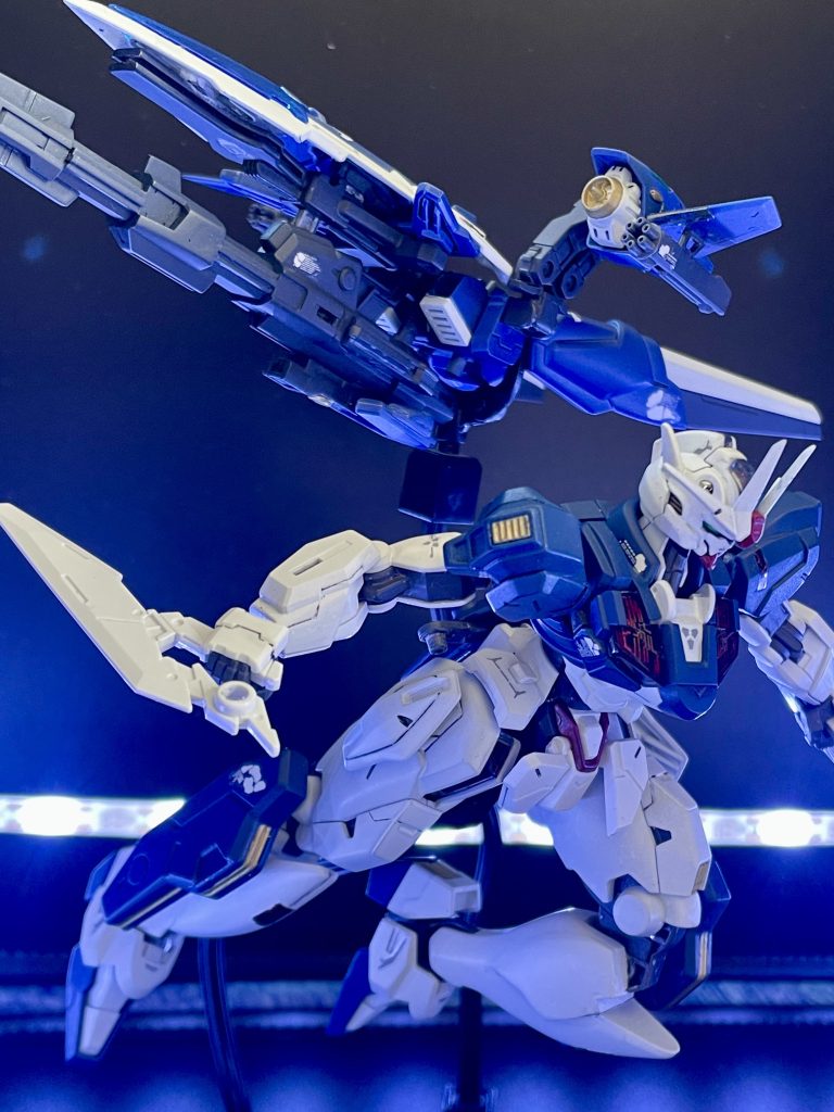 支援機とのツーショット。この時の装備は頭部バルカンと両手のハンドソードのみ。