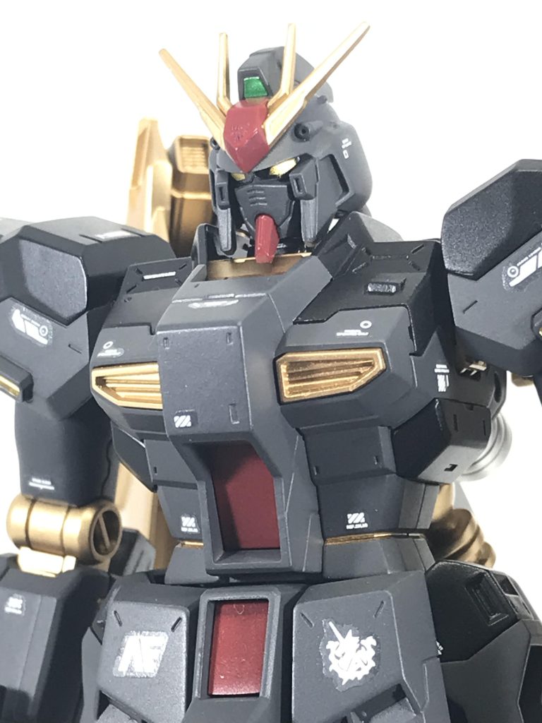 拡大ショット。接写すると流石にアラが目立ちますね〜 ブラックとゴールドのコントラスト良いですね。暫くはこのカラーリングで作成するかも?です。