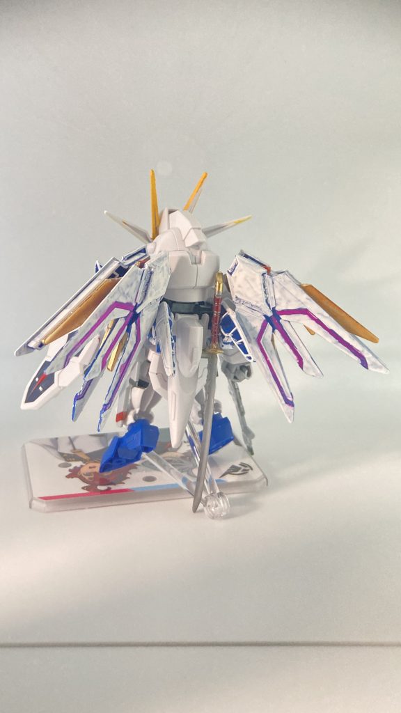 合体状態。ライジングフリーダムに比べて派手になりました。