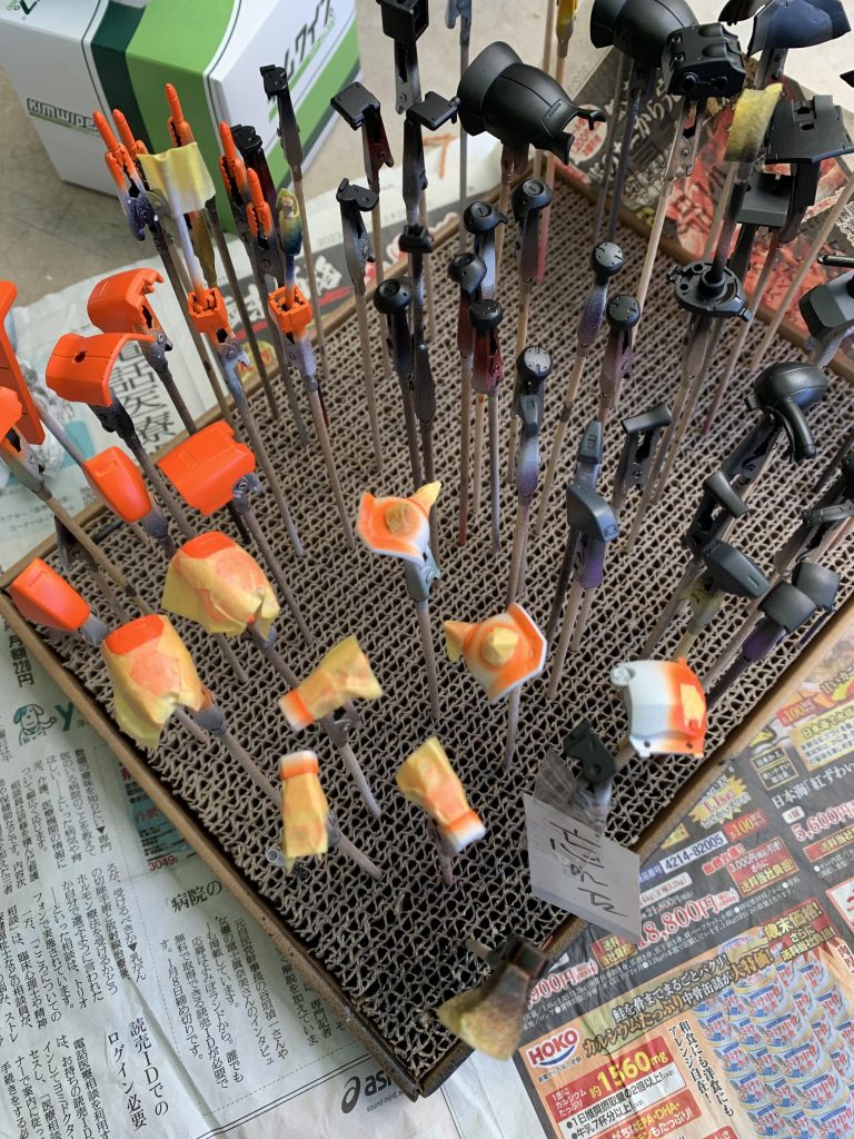 ホントは去年の暮れの内には完成する予定だったのですがここまで塗ってる最中にエアブラシが壊れてしまって新しいものを物色してるうちに年越しちゃいました。年明けに間に合わせで充電式エアブラシを購入して完成させました。